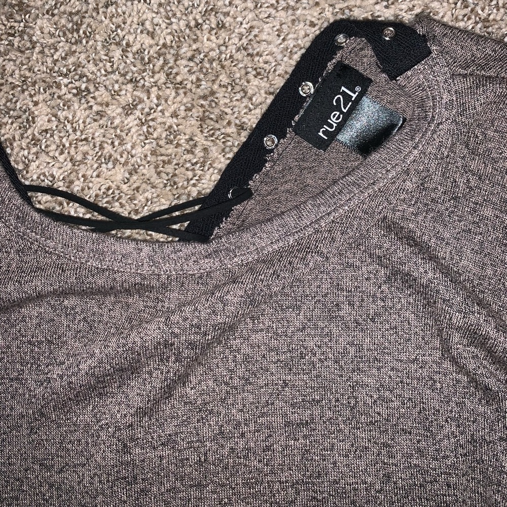 Cute 🖤 Rue 21 top - Picture 3 of 4